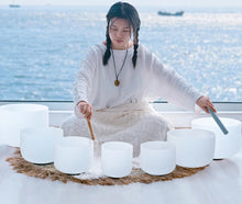 Afbeelding in Gallery-weergave laden, Kristallen Klankschalen 7-12 Inch Set Van 7 pcs C-D-E-F-G-A-B met tas.